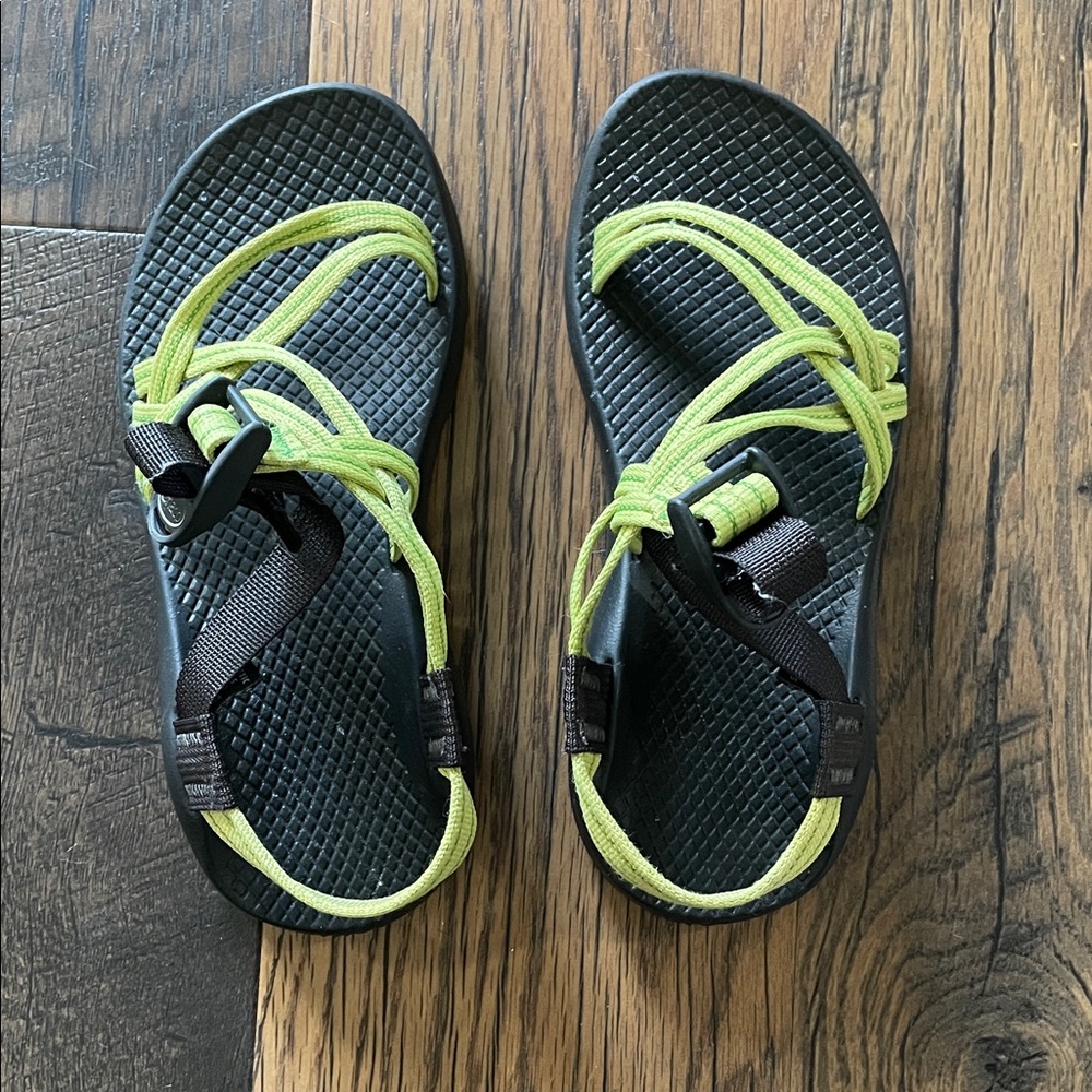 Chaco women’s sz 5 sandals